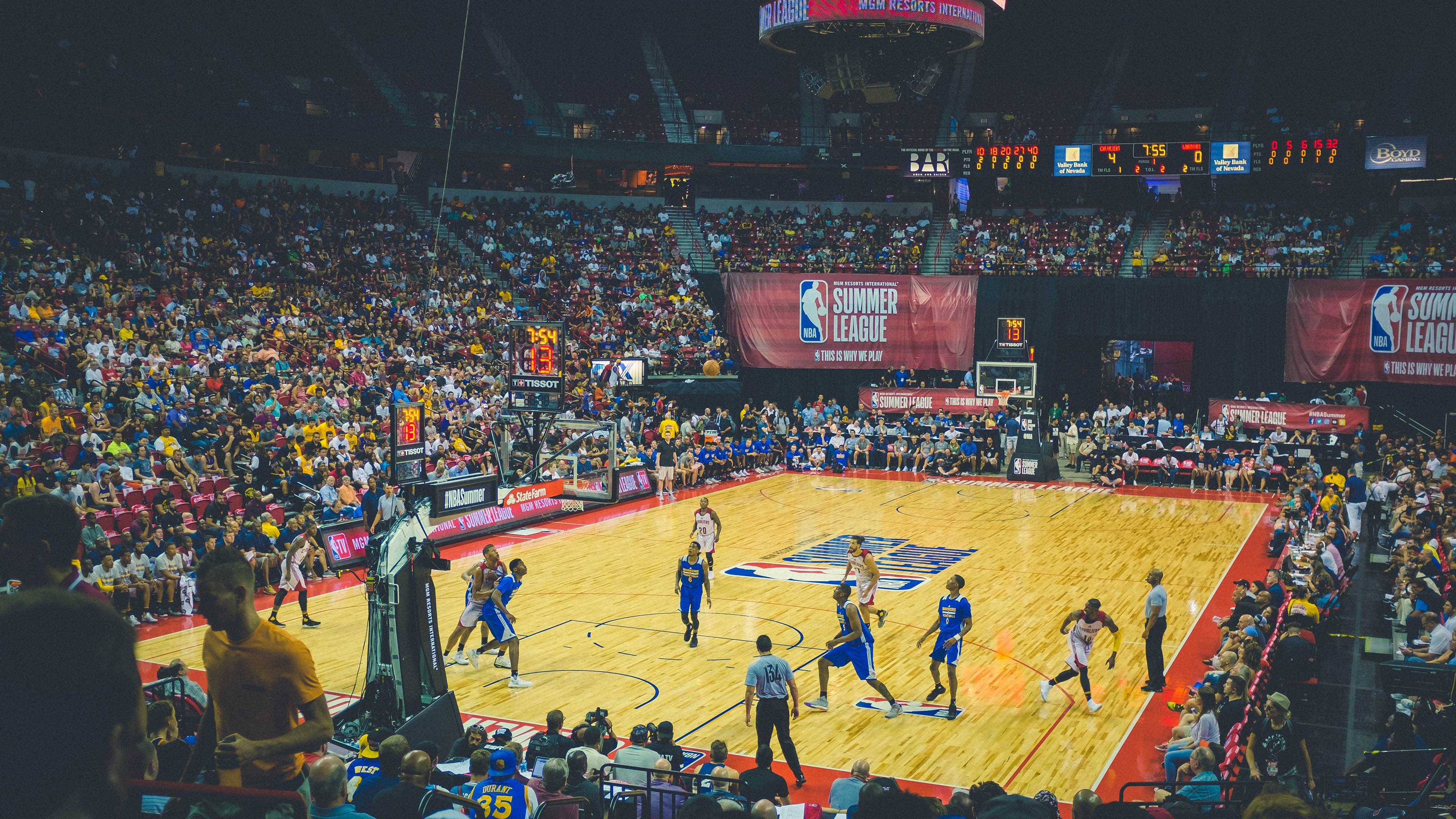 “明星中锋与旋风投手的巅峰对决,谁能主宰赛场?”,篮球旋风对战一中